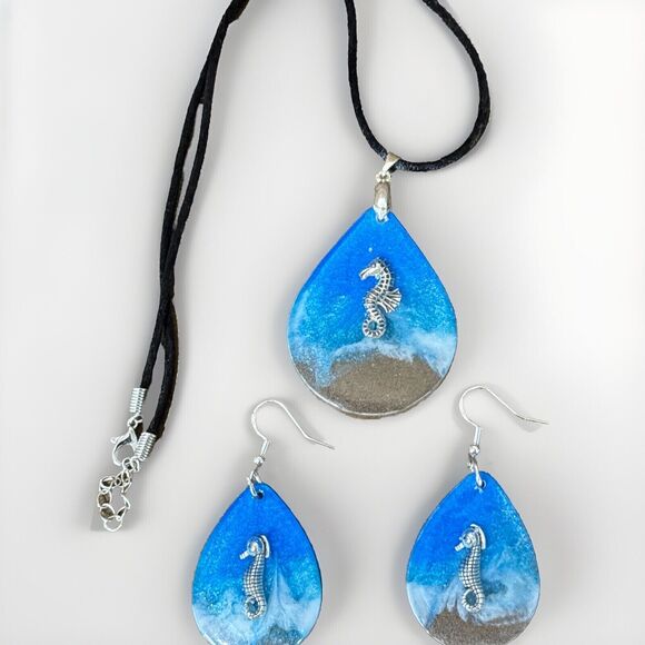 Handmade Ocean Theme With Seahorse Charm Epoxy Resin Earrings And Necklace Set - Picture 2 of 6